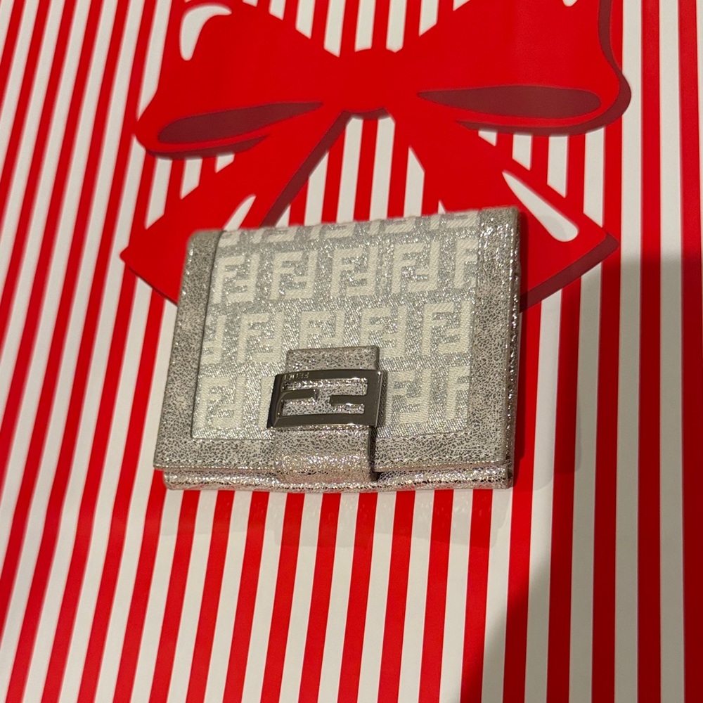 Fendi Silver and White Wallet - Picture 2 of 8